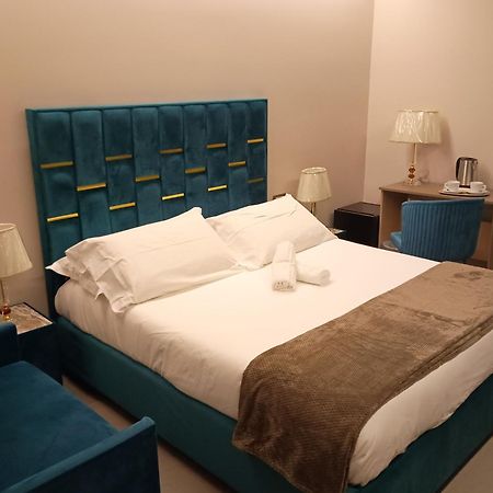 B&B Suites&Rooms Piazza Dei Martiri Aeroporto di Catania Fontana Rossa Esterno foto