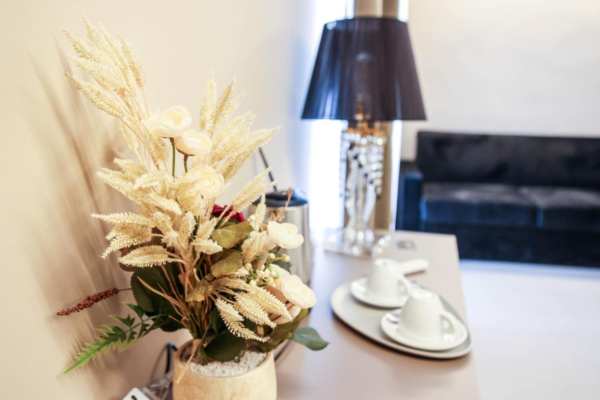 B&B Suites&Rooms Piazza Dei Martiri Aeroporto di Catania Fontana Rossa Esterno foto