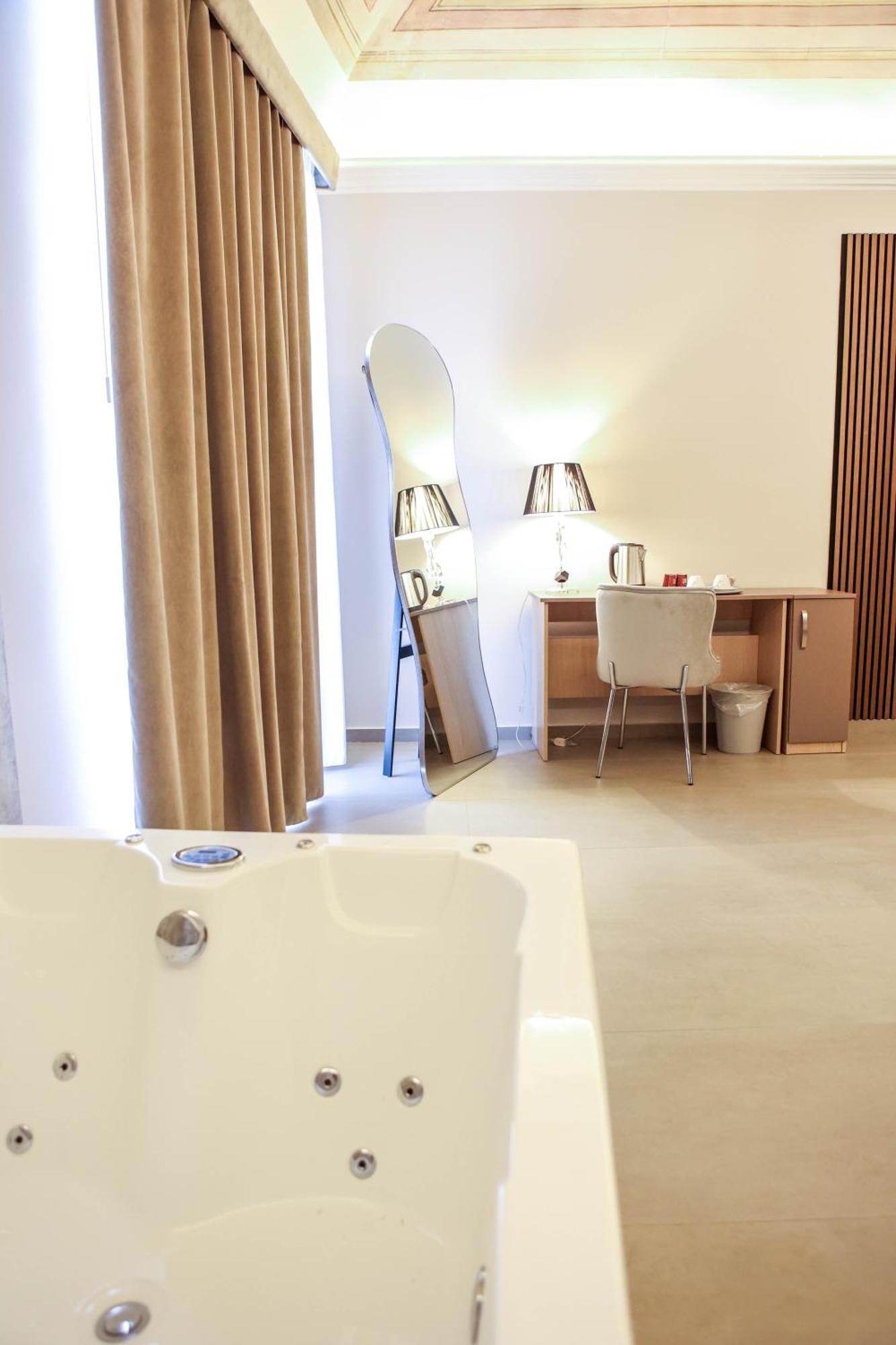 B&B Suites&Rooms Piazza Dei Martiri Aeroporto di Catania Fontana Rossa Esterno foto