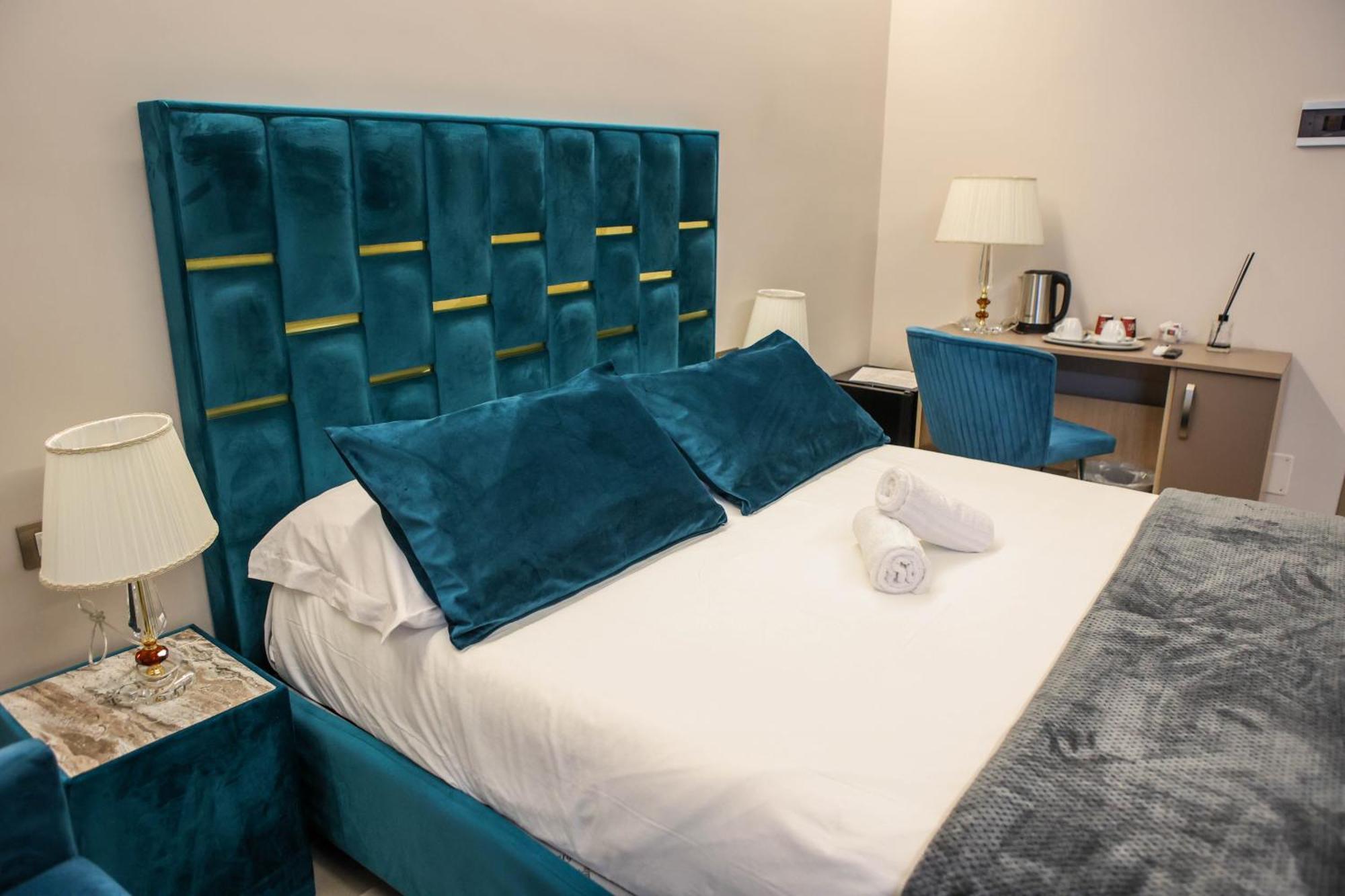 B&B Suites&Rooms Piazza Dei Martiri Aeroporto di Catania Fontana Rossa Esterno foto