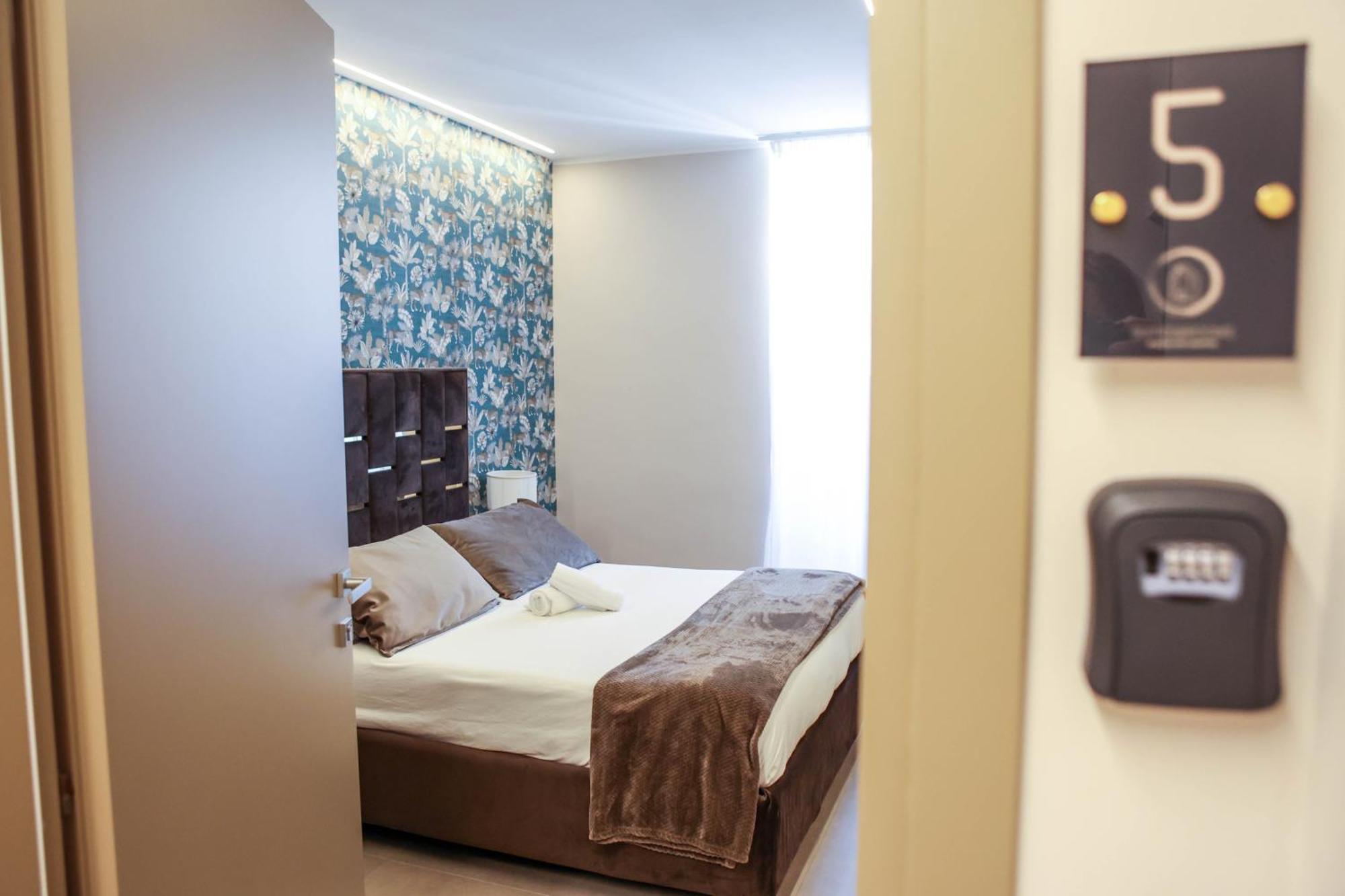 B&B Suites&Rooms Piazza Dei Martiri Aeroporto di Catania Fontana Rossa Esterno foto