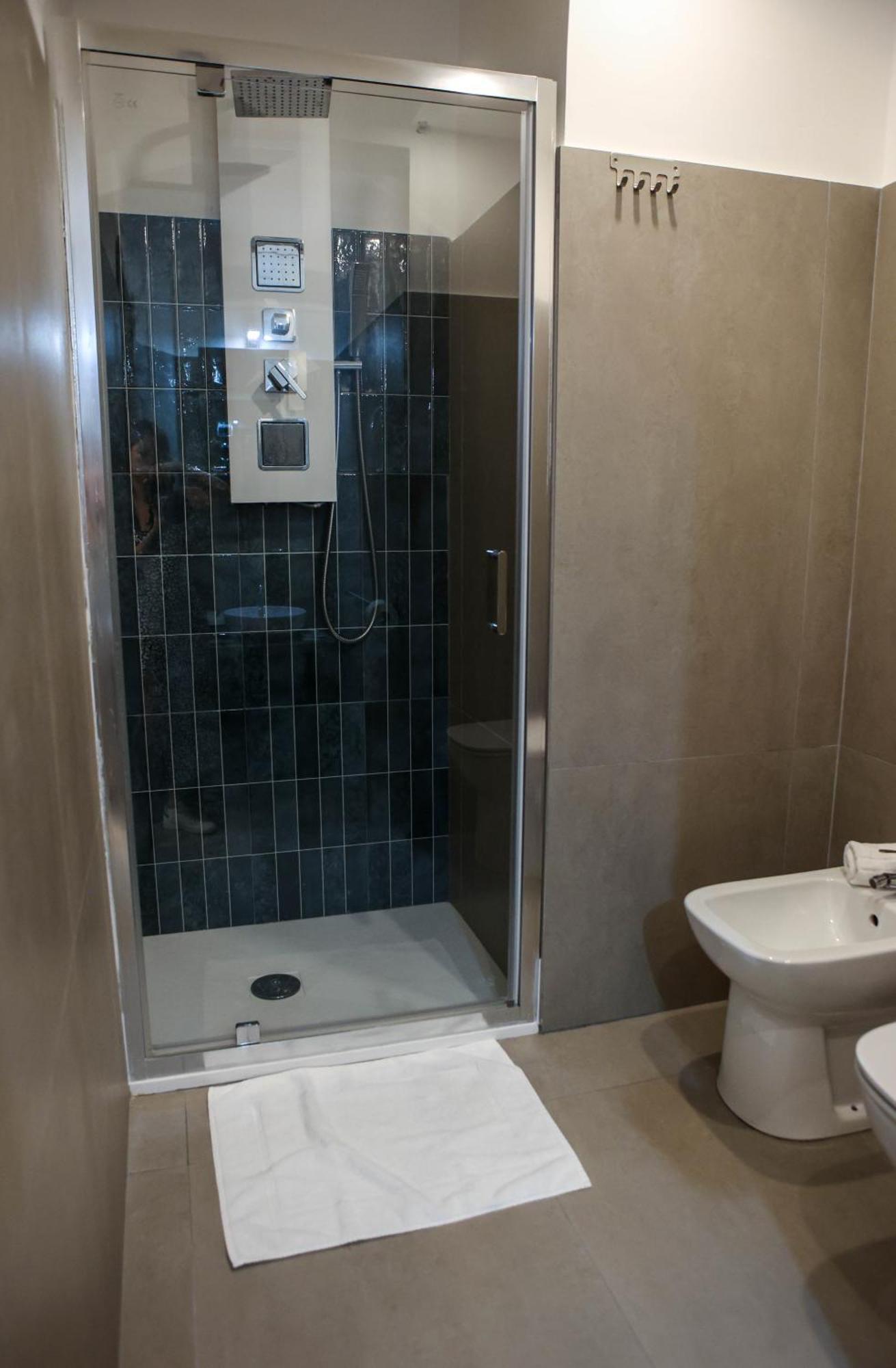 B&B Suites&Rooms Piazza Dei Martiri Aeroporto di Catania Fontana Rossa Esterno foto