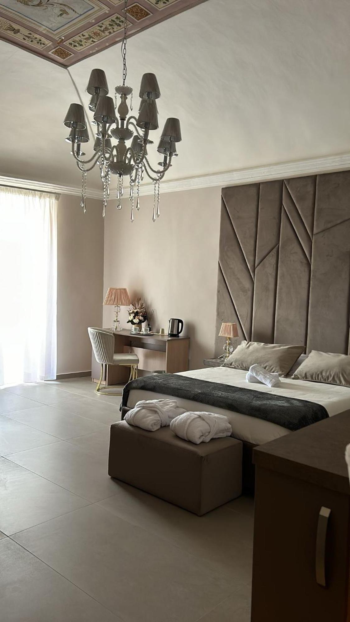 B&B Suites&Rooms Piazza Dei Martiri Aeroporto di Catania Fontana Rossa Esterno foto