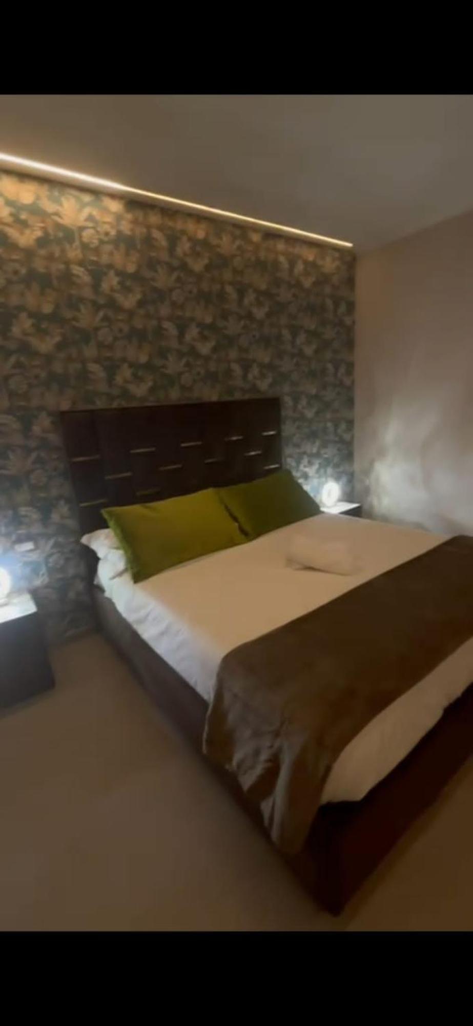 B&B Suites&Rooms Piazza Dei Martiri Aeroporto di Catania Fontana Rossa Esterno foto
